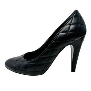 Chanel Classic Quilted Lambskin Cap Toe CC Logo High Heel Pumps Black size 39.5
